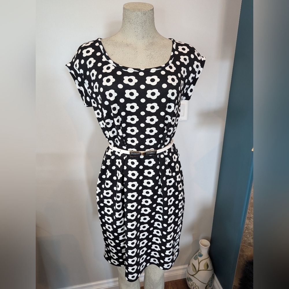 Black and White Floral Belted Dress By Coco and Tashi Size XL- 12